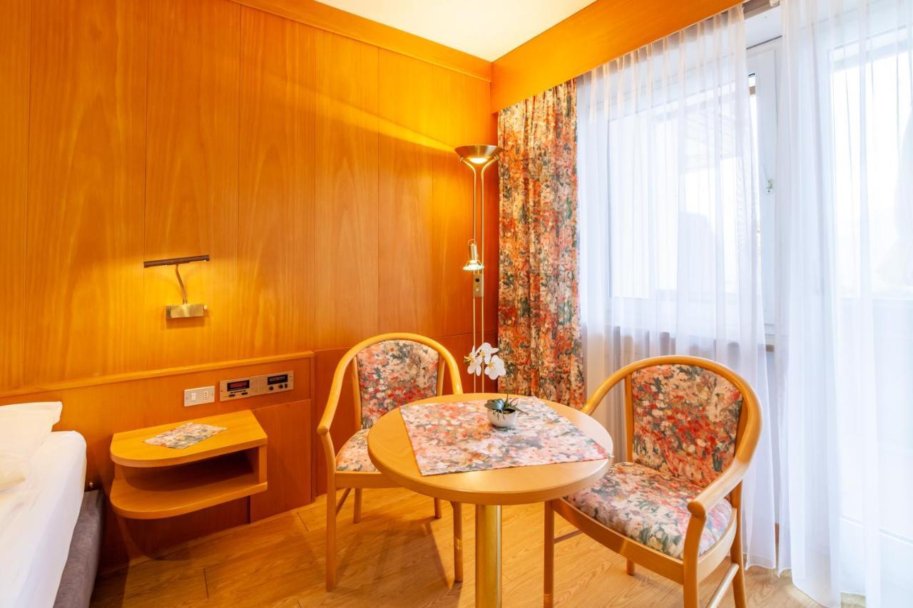 Fruehstuecks-Hotel Olympia Tirolo Bagian luar foto