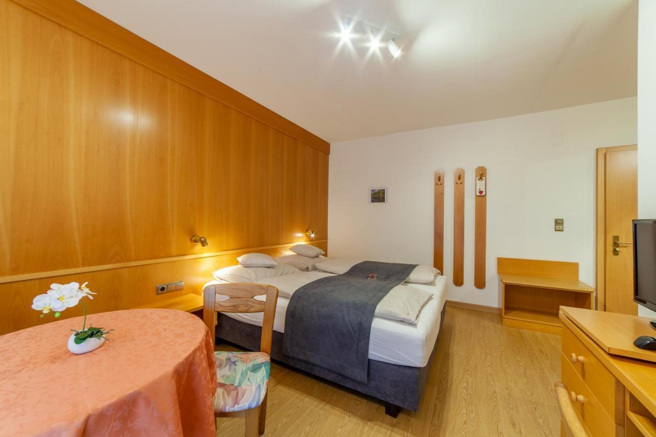 Fruehstuecks-Hotel Olympia Tirolo Bagian luar foto