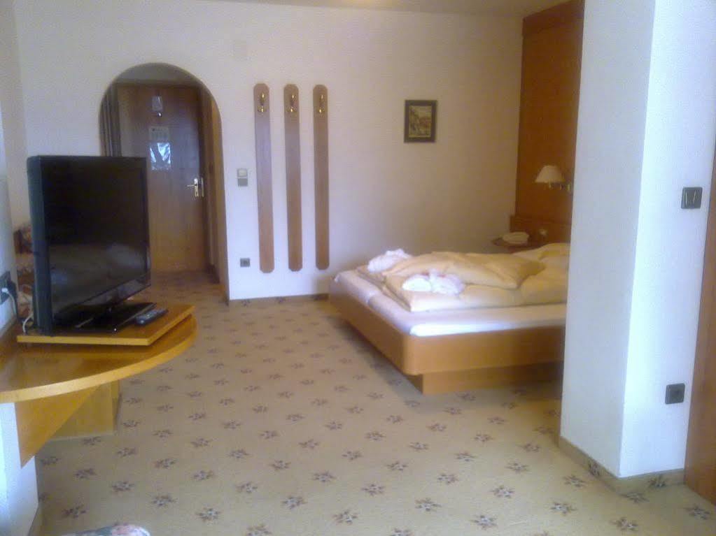 Fruehstuecks-Hotel Olympia Tirolo Bagian luar foto